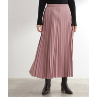 【石川梨華さん着用】すっきり見えて、やさしく揺れる。大人のスエードライクプリーツスカート