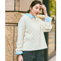 ふんわり包み込む ケーブルボートネックニット