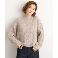 ふんわり包み込む ケーブルボートネックニット