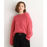 ふんわり包み込む ケーブルボートネックニット