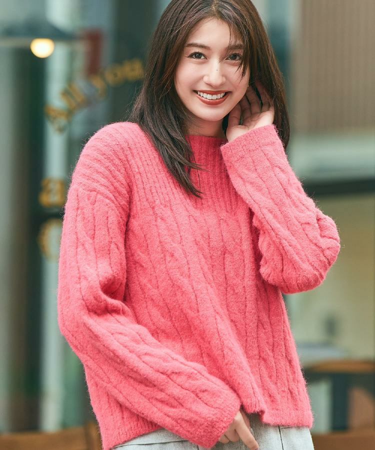 ふんわり包み込む ケーブルボートネックニット11