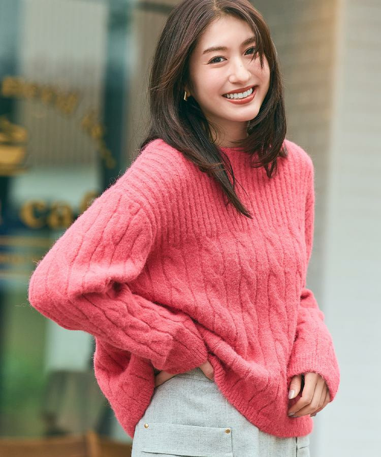 ふんわり包み込む ケーブルボートネックニット12