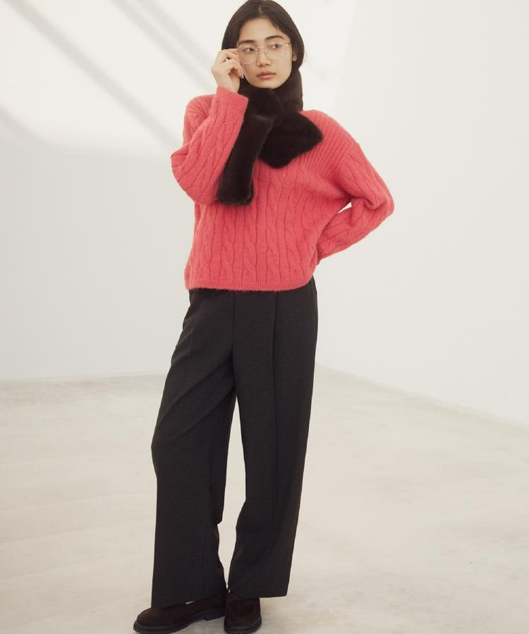 ふんわり包み込む ケーブルボートネックニット13