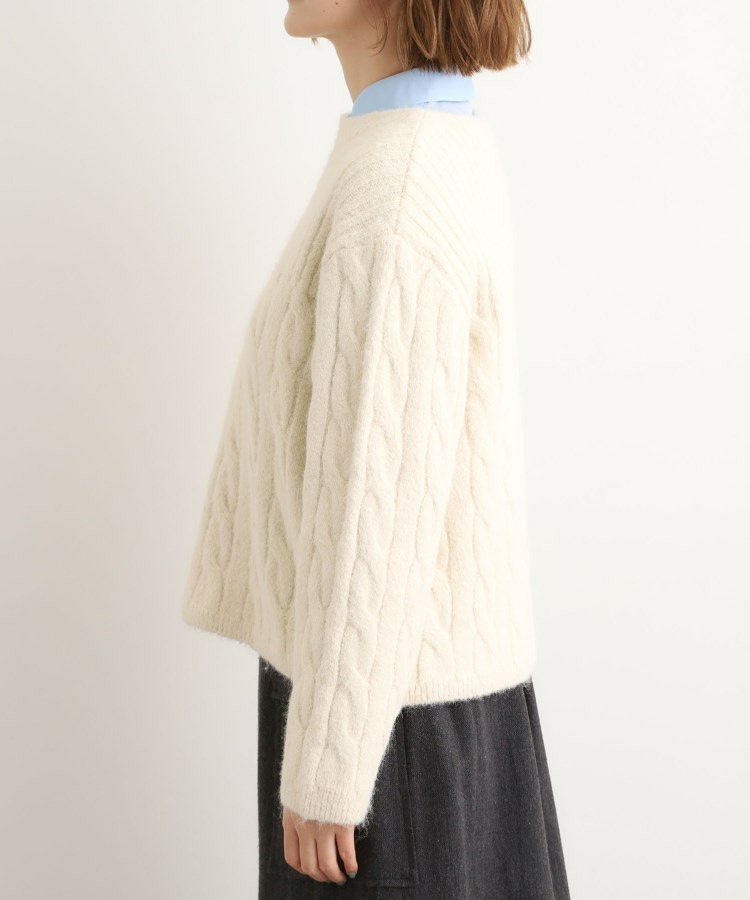 ふんわり包み込む ケーブルボートネックニット19