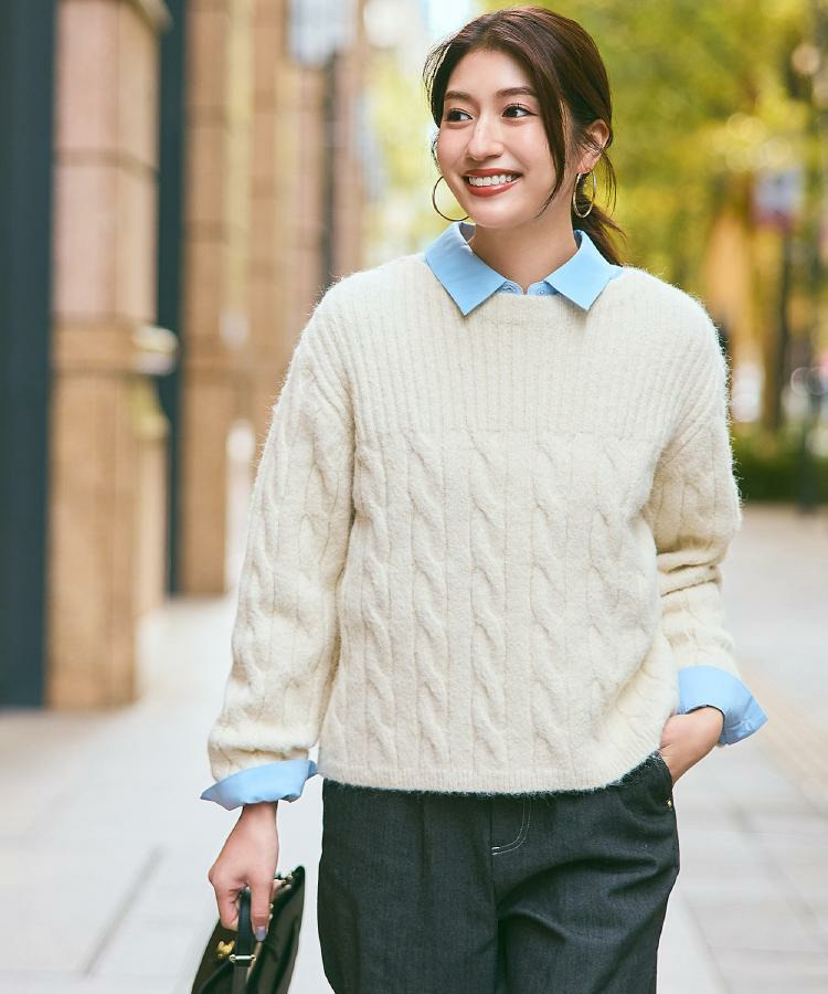 ふんわり包み込む ケーブルボートネックニット2