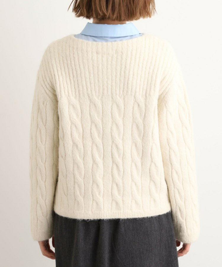 ふんわり包み込む ケーブルボートネックニット20