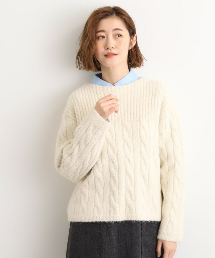ふんわり包み込む ケーブルボートネックニット3