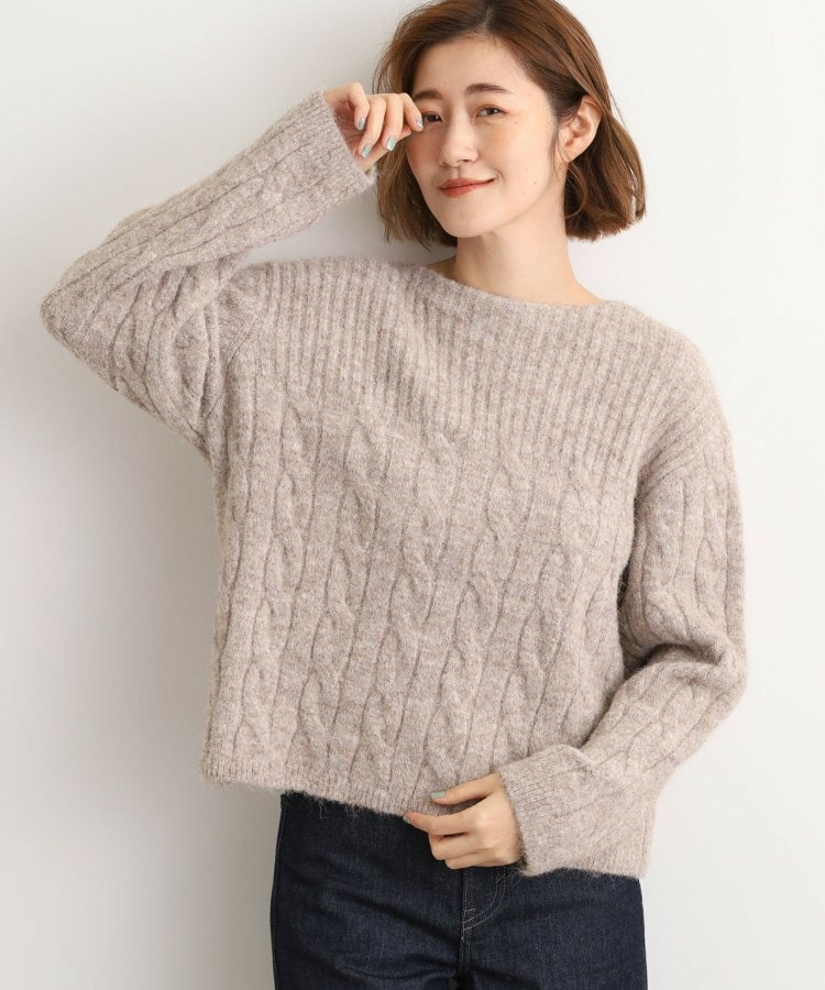 ふんわり包み込む ケーブルボートネックニット7