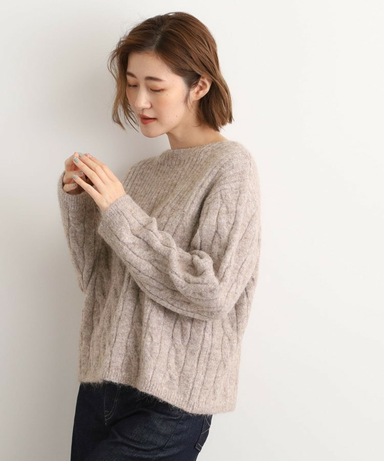 ふんわり包み込む ケーブルボートネックニット8