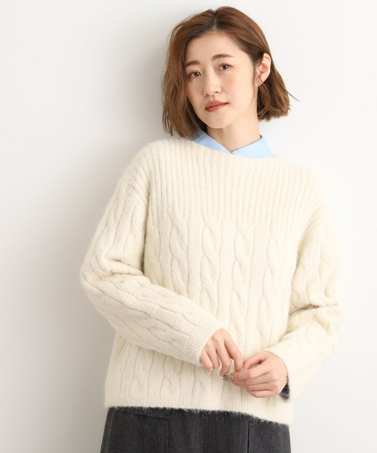 ふんわり包み込む ケーブルボートネックニット1