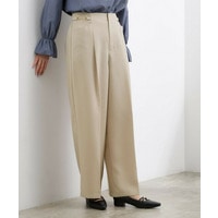 シンプルを品よく格上げ　サイドビットワイドパンツ