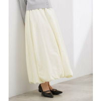 軽やかに揺れて、旬のムードを纏う エスカルゴバルーンスカート