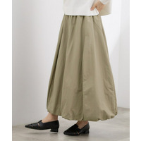 軽やかに揺れて、旬のムードを纏う エスカルゴバルーンスカート