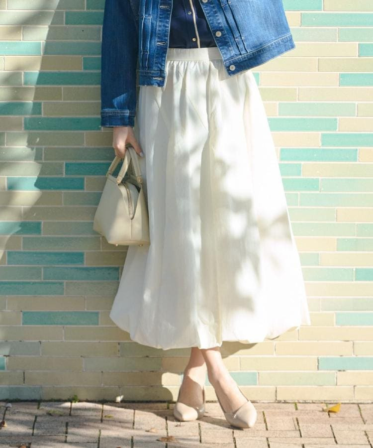 軽やかに揺れて、旬のムードを纏う エスカルゴバルーンスカート1