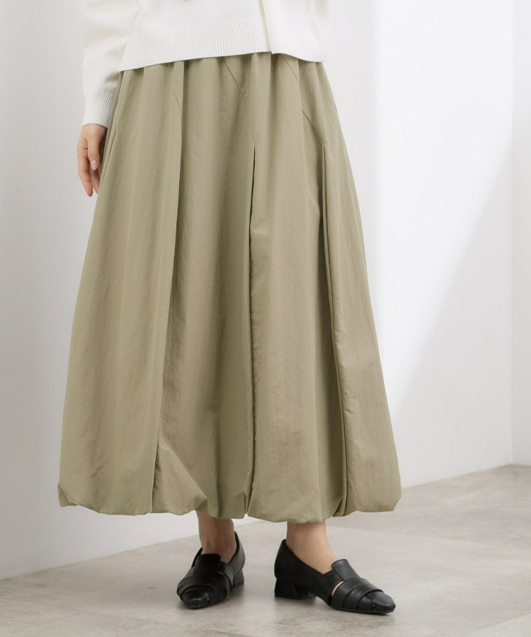 軽やかに揺れて、旬のムードを纏う エスカルゴバルーンスカート12