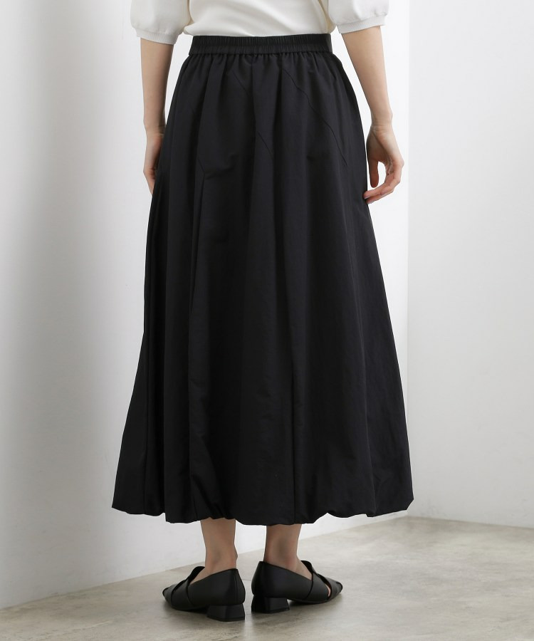 軽やかに揺れて、旬のムードを纏う エスカルゴバルーンスカート18