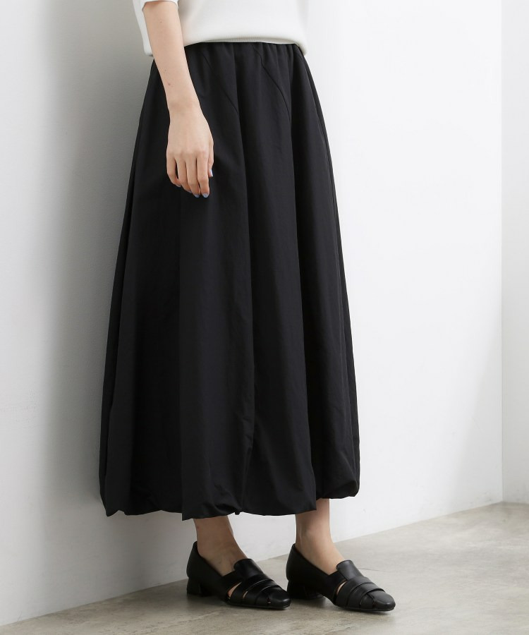 軽やかに揺れて、旬のムードを纏う エスカルゴバルーンスカート2