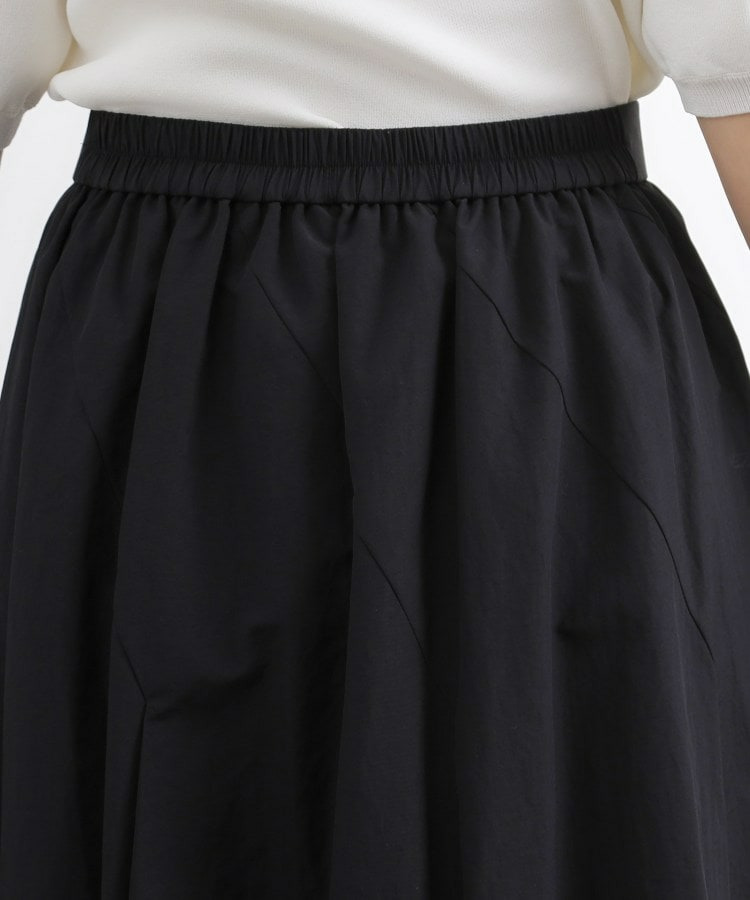 軽やかに揺れて、旬のムードを纏う エスカルゴバルーンスカート20