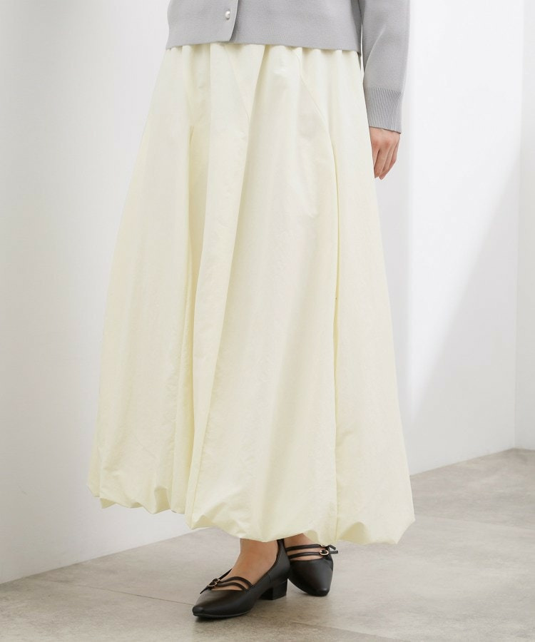 軽やかに揺れて、旬のムードを纏う エスカルゴバルーンスカート8