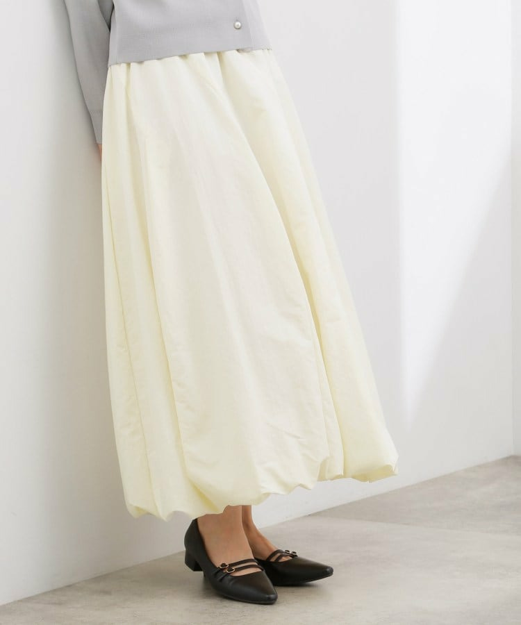 軽やかに揺れて、旬のムードを纏う エスカルゴバルーンスカート1