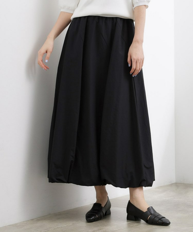 軽やかに揺れて、旬のムードを纏う エスカルゴバルーンスカート1