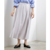 動くたびに表情が生まれる　軽やかストライププリーツスカート