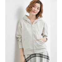 軽やかに羽織れてシーズンレスに活躍！　大人のジップパーカー