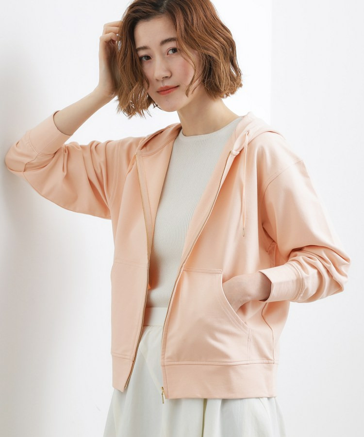 軽やかに羽織れてシーズンレスに活躍! 大人のジップパーカー10