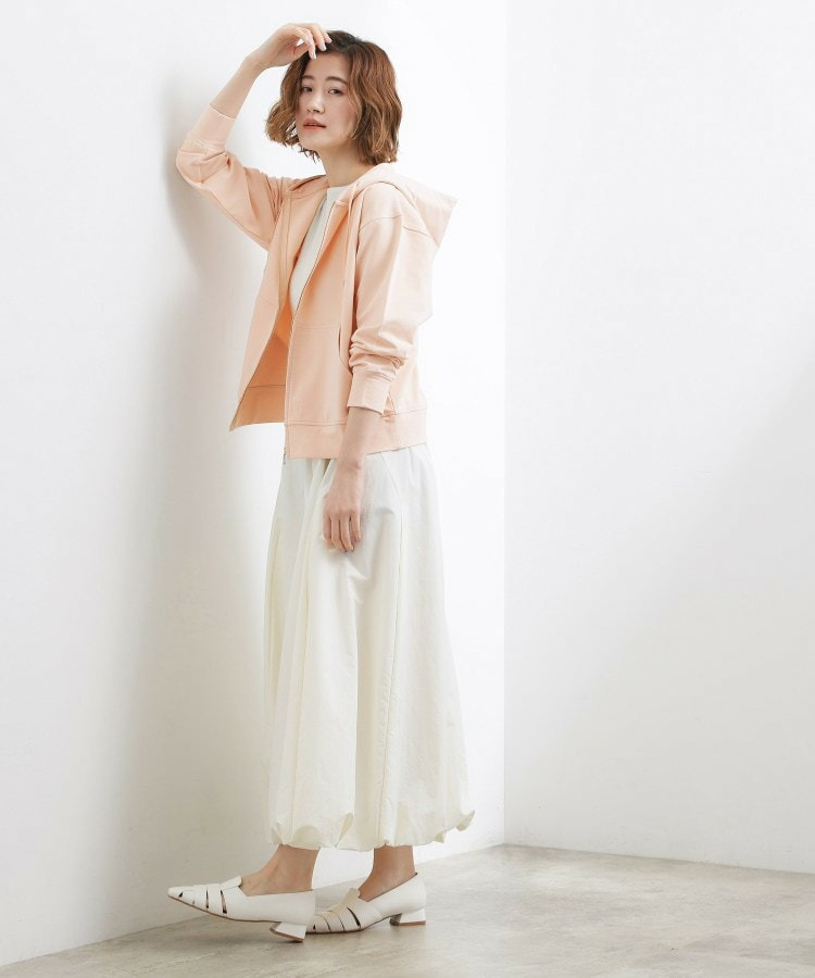 軽やかに羽織れてシーズンレスに活躍! 大人のジップパーカー12