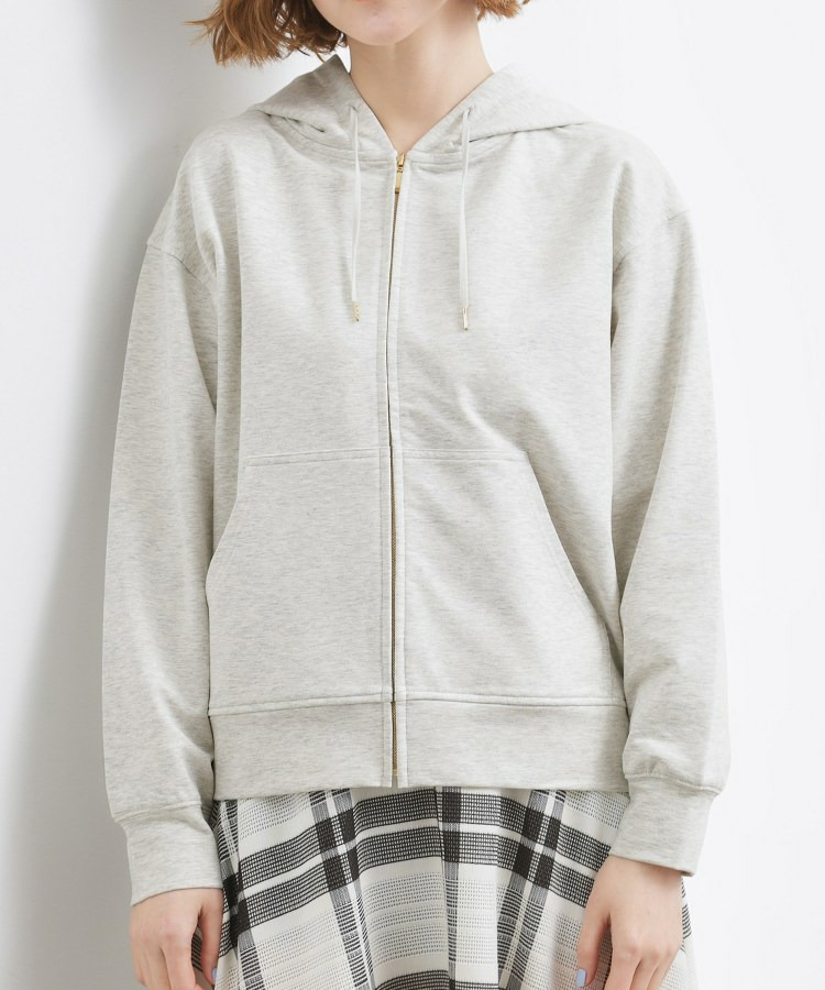 軽やかに羽織れてシーズンレスに活躍! 大人のジップパーカー14