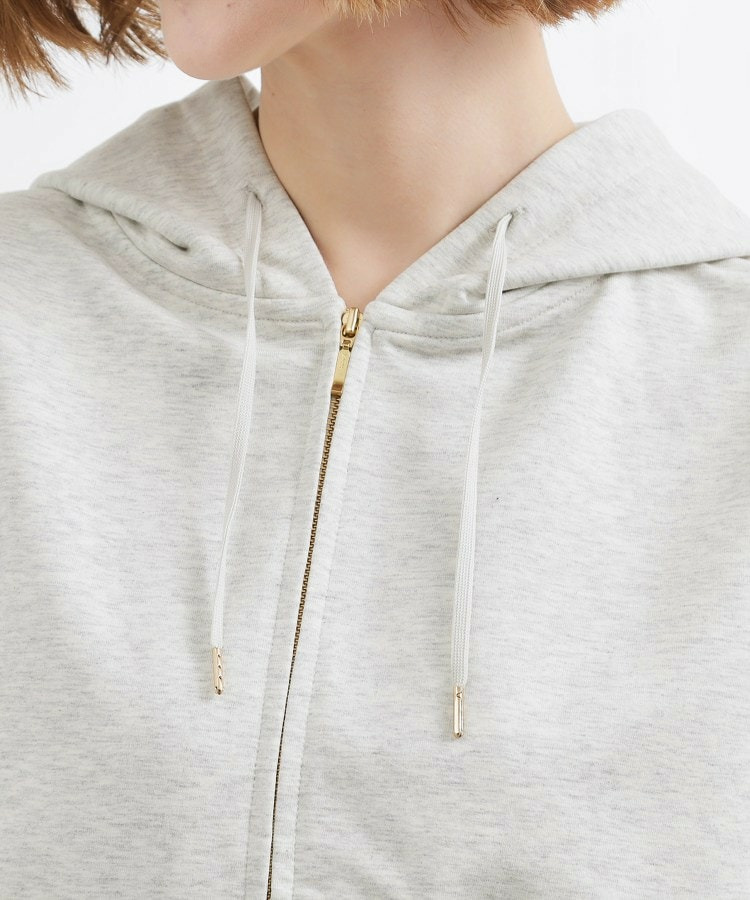 軽やかに羽織れてシーズンレスに活躍! 大人のジップパーカー17