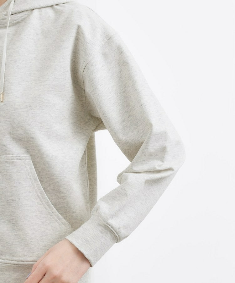 軽やかに羽織れてシーズンレスに活躍! 大人のジップパーカー18