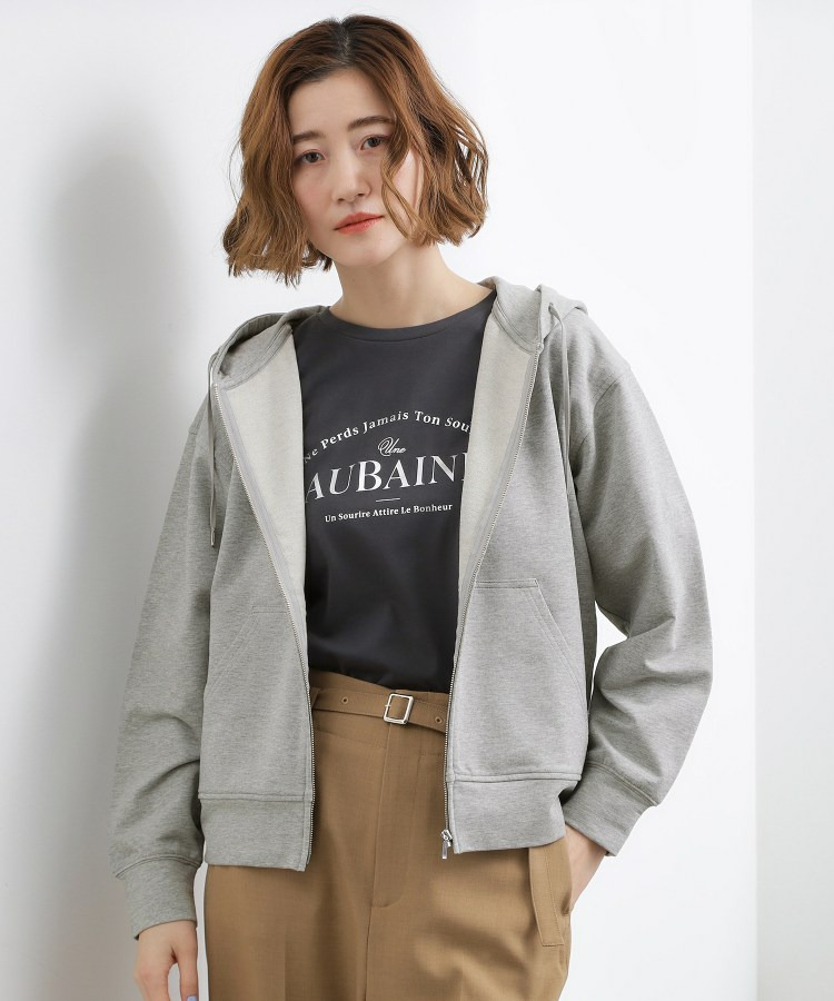 軽やかに羽織れてシーズンレスに活躍! 大人のジップパーカー6