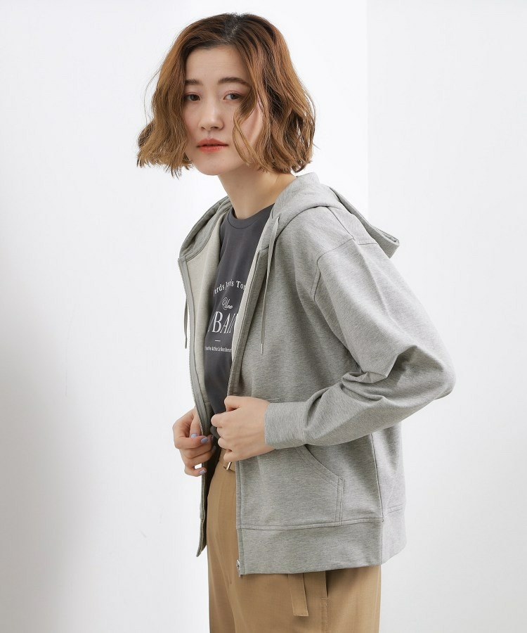 軽やかに羽織れてシーズンレスに活躍! 大人のジップパーカー7