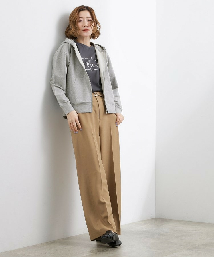 軽やかに羽織れてシーズンレスに活躍! 大人のジップパーカー8