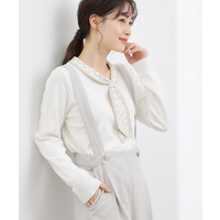 ディテールで差がつく　大人のスカーフ柄ボウタイニット