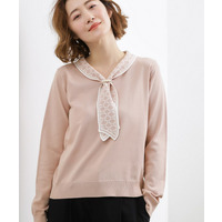 ディテールで差がつく　大人のスカーフ柄ボウタイニット