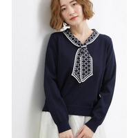 ディテールで差がつく　大人のスカーフ柄ボウタイニット