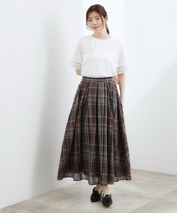 【二の腕カバー】袖口透かし刺繍Tシャツ3