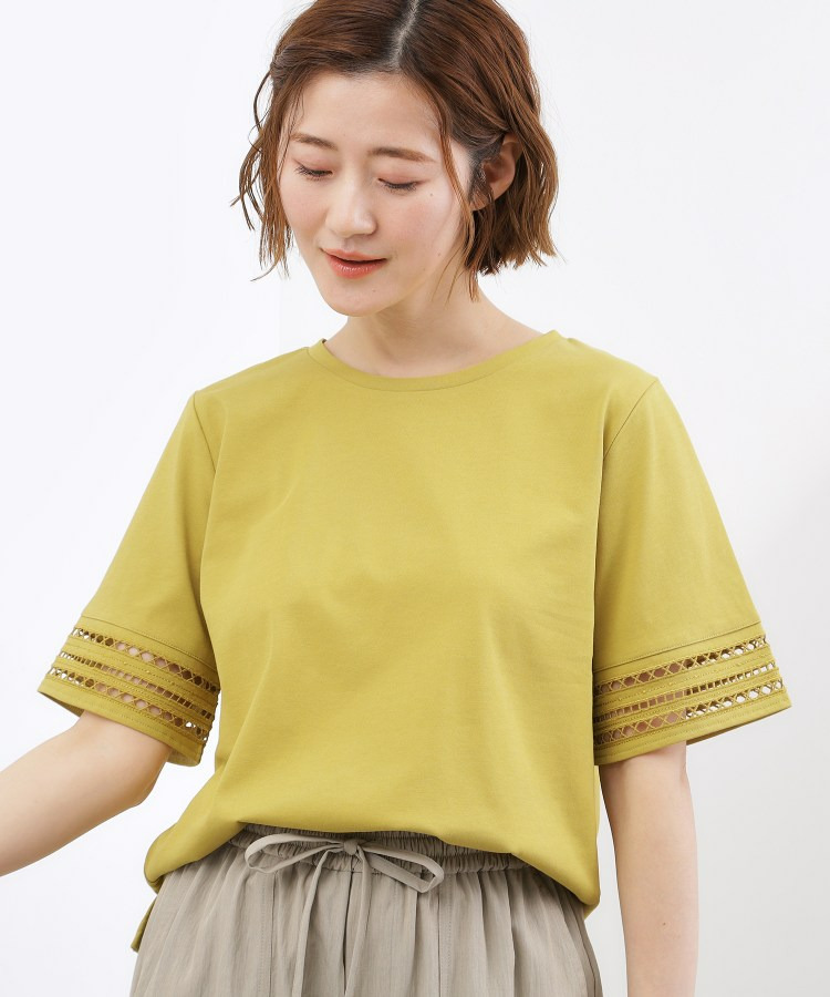 【二の腕カバー】袖口透かし刺繍Tシャツ1