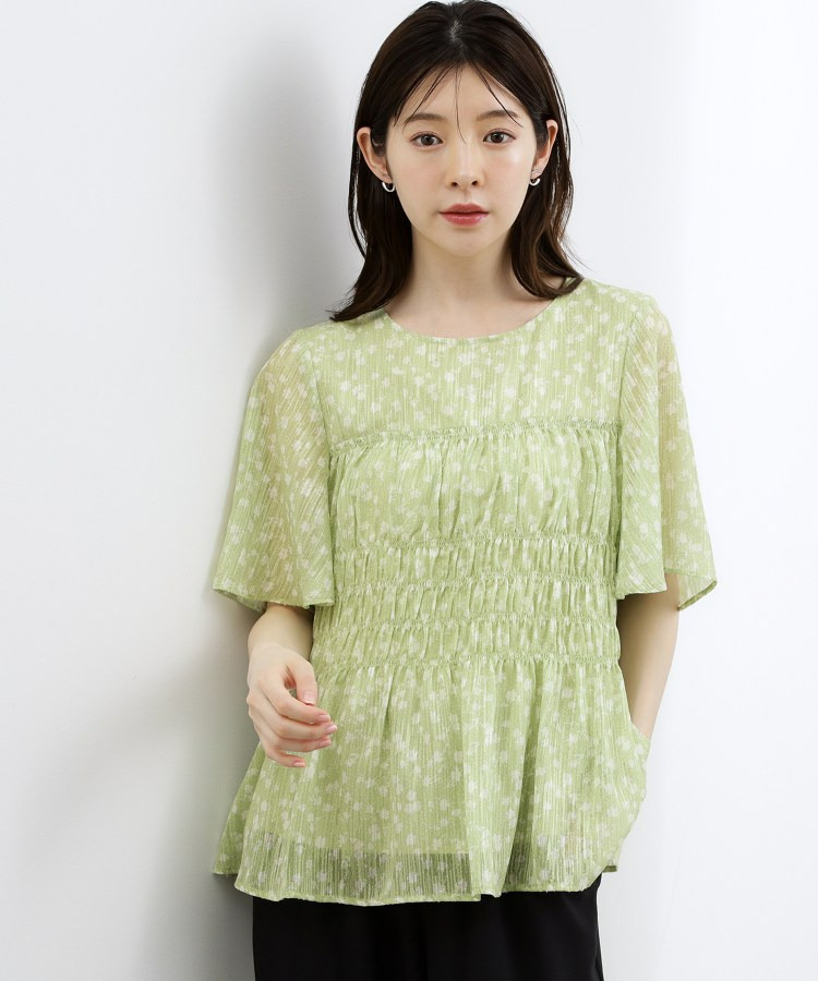 【二の腕・体型カバー】軽やかに華やぐ 花柄シャーリングブラウス