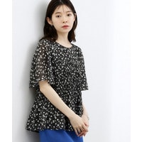 【二の腕・体型カバー】軽やかに華やぐ 花柄シャーリングブラウス