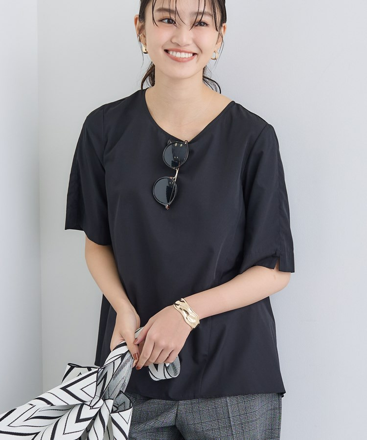 【UVケア】バックデザインブラウス1