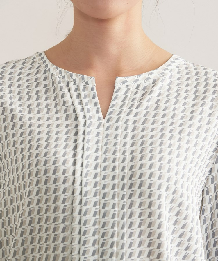 【セレモニー/洗える/透けにくい】ジオメ柄プリントブラウス22