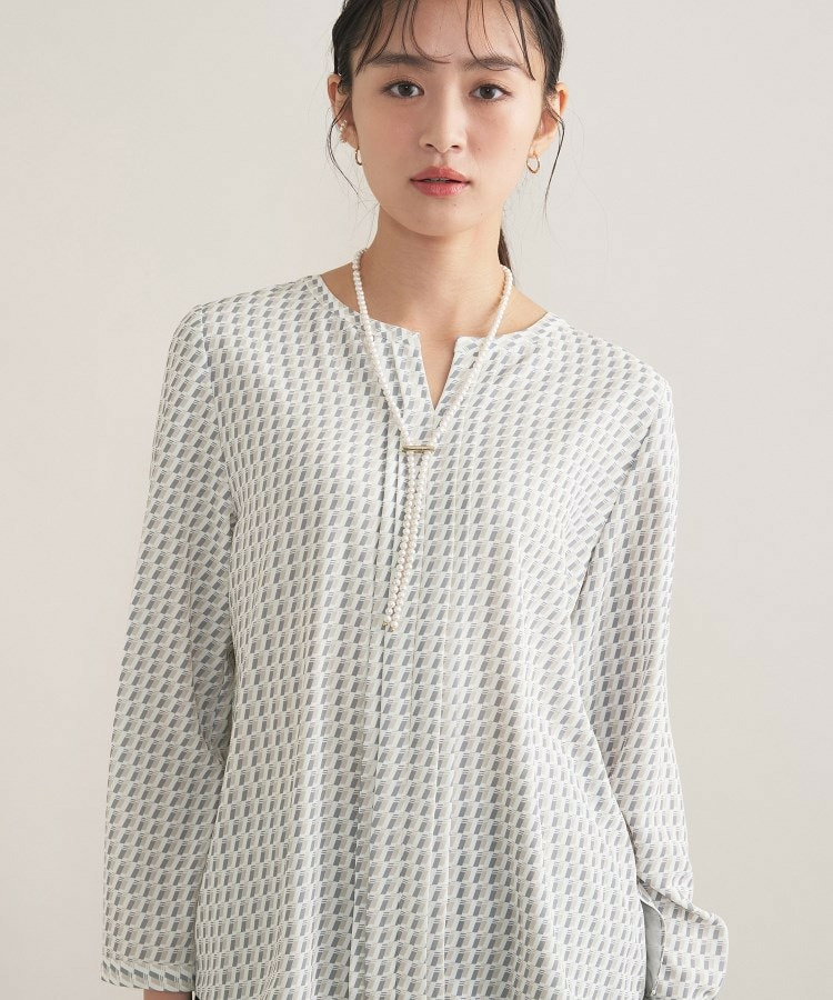 【セレモニー/洗える/透けにくい】ジオメ柄プリントブラウス1