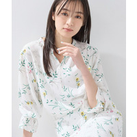 【SETUP可能】モダンフラワー柄キャンディスリーブブラウス