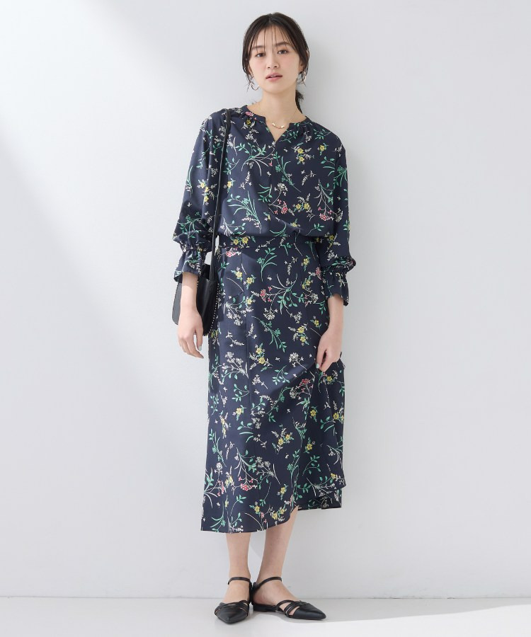 【SETUP可能】モダンフラワー柄キャンディスリーブブラウス9