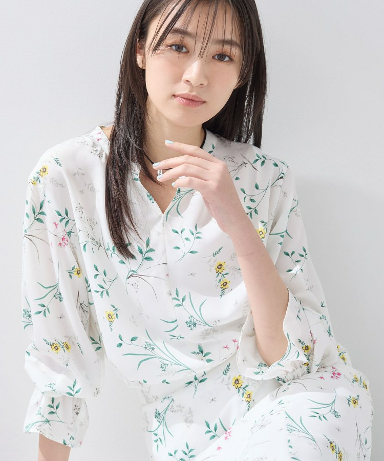 【SETUP可能】モダンフラワー柄キャンディスリーブブラウス1