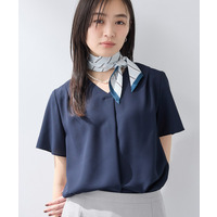 【洗える／UVケア】幾何学柄＆無地 タックVネック 半袖ブラウス