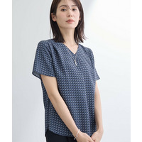 【洗える／UVケア】幾何学柄＆無地 タックVネック 半袖ブラウス